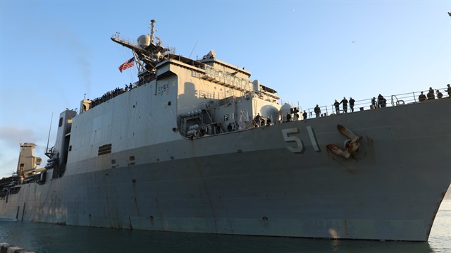 USS Oak Hill savaş gemisi, Gürcistan'ın Batum limanına demirledi.
