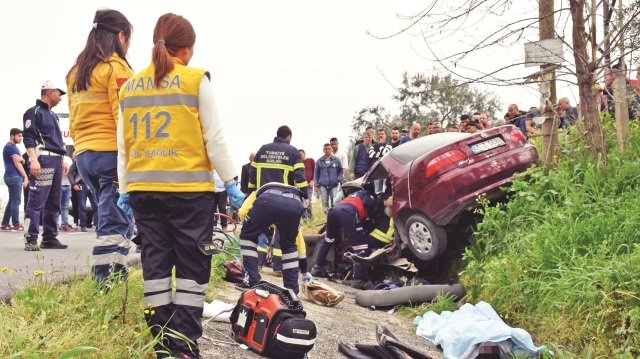 ​Manisa’nın Salihli ilçesinde katliam gibi kazada 3 kişi öldü, 1 kişi de yaralandı.