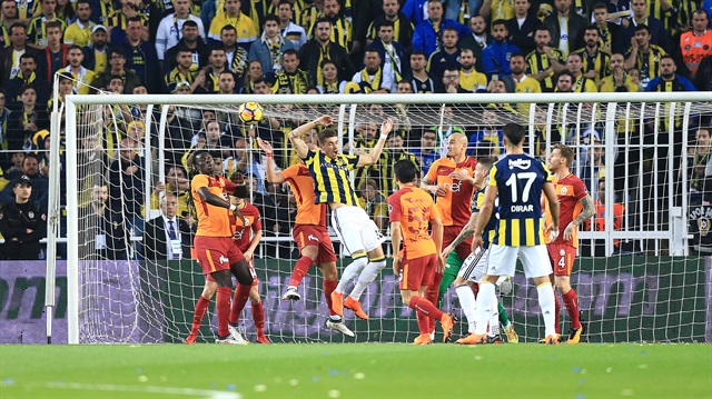 Fenerbahçe - Galatasaray derbisi  nefesleri kesti.