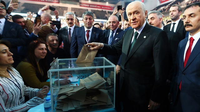 MHP'nin 12. Olağan Büyük Kurultayında Devlet Bahçeli, bin 169 delegeden bin 167’sinin oyunu alarak tekrar MHP Genel Başkanı seçildi.