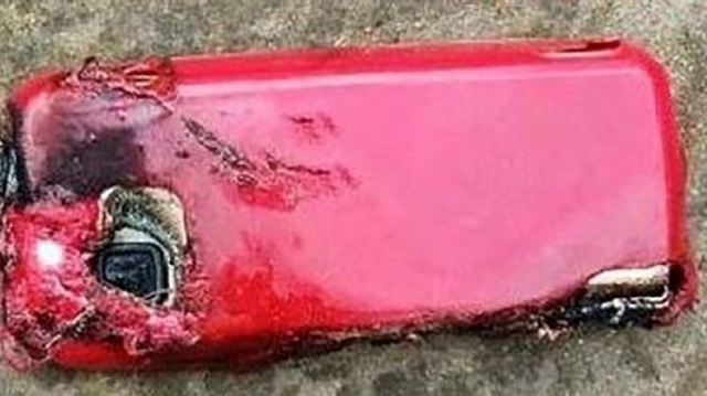 ​Hindistan’da 18 yaşındaki bir kadın, cep telefonuyla görüşme sırasında telefonun patlaması sonucu hayatını kaybetti.