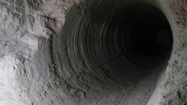 Teröristlerin Afrin merkezindeki tünellerini görüntüledi.