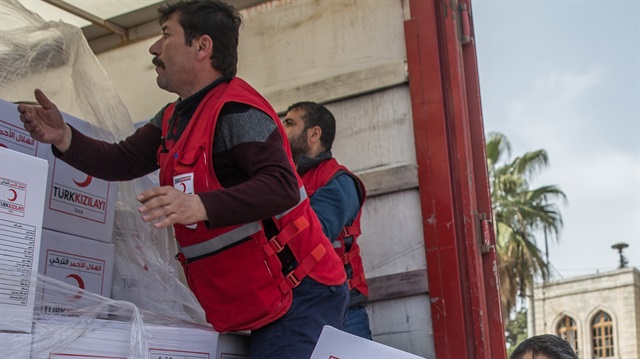 إيصال مساعدات تركية إلى المدنيين في عفرين عقب تحريرها