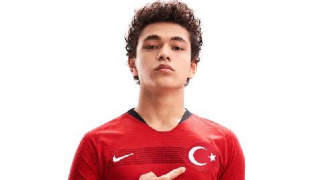 Milli Takım formalarını tanıtan futbolculardan biri olan 16 yaşındaki Mustafa Kapı, bu sezon çıktığı 24 resmi maçta 15 gol attı, 17 de asist yaptı.