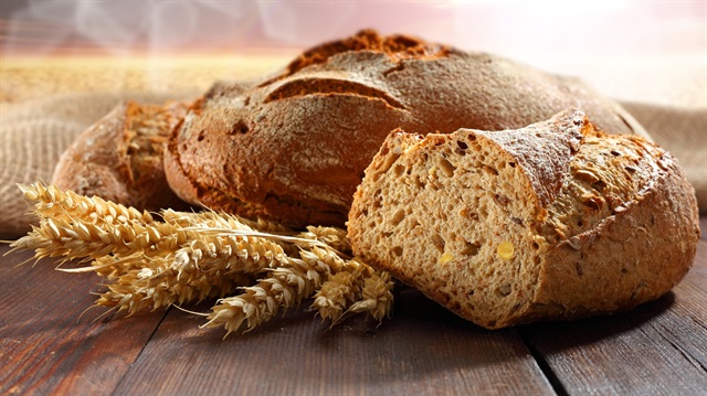 Rafine edilmemiş tam buğday unundan yapılan ekmek en sağlıklı ekmek.