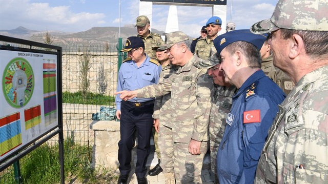 Genelkurmay Başkanı Orgeneral Hulusi Akar, beraberindeki kuvvet komutanlarıyla incelemelerde bulundu.