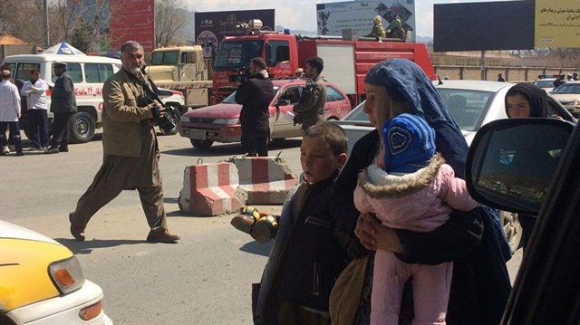 Afganistan'da gerçekleşen bombalı saldırıda ilk belirlemelere göre 26 kişi yaşamını yitirdi.