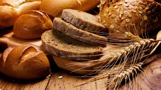 Gluten, ekmek yapımı esnasında oluşan hamurun ağsı yapısını oluşturan yani hamurun güçlü yapısından sorumlu olan proteindir. 