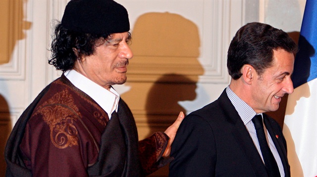 Eski Libya lideri Muammer Kaddafi ve Fransa Cumhurbaşkanı Nicolas Sarkozy (Fotoğraf: Reuters)