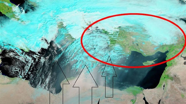 Türkiye'nin üzerindeki tozlu hava kırmızı halka ile gösteriliyor.