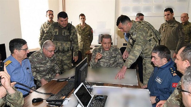 رئيس الأركان التركي يتفقد الوحدات على الحدود مع العراق