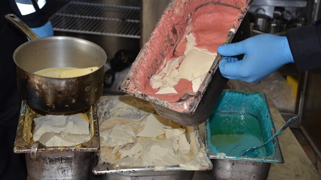 Eskişehir'de ruhsatsız üretim yapılan pastanede mide bulandıran görüntüler 