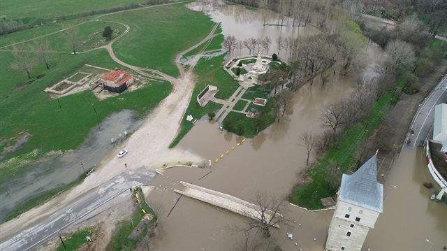 تركيا... فيضان نهر "تونجا" يصل قصر "أدرنة"