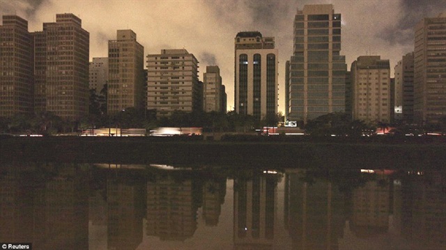 ​Brezilya'nın elektriği kesildi