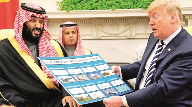 ​ABD Başkanı Donald Trump'ın, Salı günü bir araya geldiği Suudi Veliaht Prensi Muhammed Bin Selman’a silah tanıtımı yapması şaşkınlıkla karşılanmıştı.