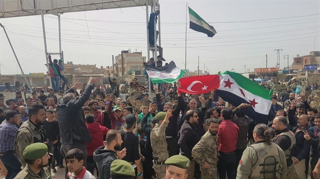 Tel Rıfat halkının kent meydanında, terör örgütü PYD/PKK'ya karşı gösteri