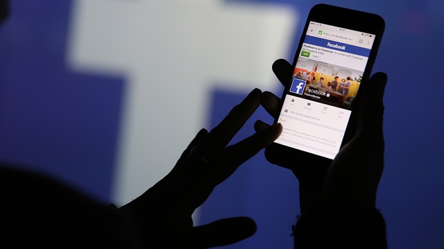 Commerzbank Marka Stratejisi Başkanı Uwe Hellmann, Facebook platformuna yönelik reklamları durdurma nedenlerinin yaşanan büyük veri sızıntısı olduğunu duyurdu. 