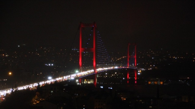15 Temmuz Şehitler Köprüsü bir anda karanlığa büründü.