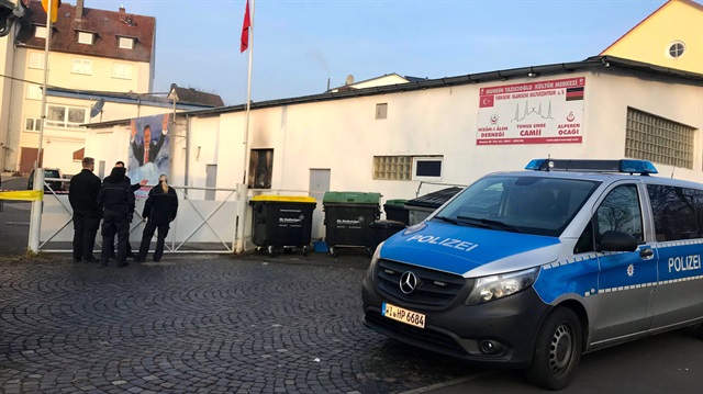 Almanya'da camiye molotoflu saldırı

