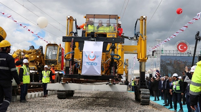Ankara-Sivas Yüksek Hızlı Tren (YHT) Projesinin ilk ray serim töreni Yozgat Yerköy’de gerçekleşti. 