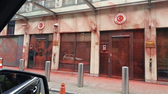 Brüksel’deki Türk konsolosluğuna ’boyalı’ saldırı

