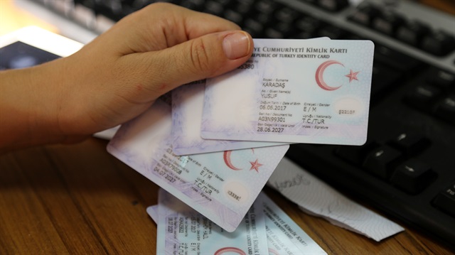 Çipli kimlik kartları Türkiye genelinde kullanılmaya devam ediyor.