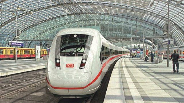 Ankara-Sivas arası yolculuğu 2 saate indirecek Yüksek Hızlı Tren Projesi’nde ilk ray döşendi.