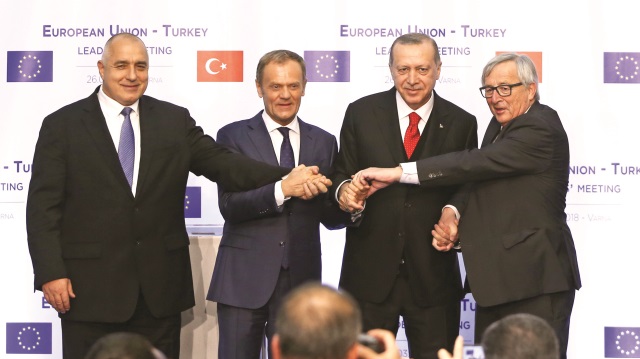 Erdoğan, Juncker, Borisov ve Tusk basın toplantısının ardından samimi görüntüler verdi. 