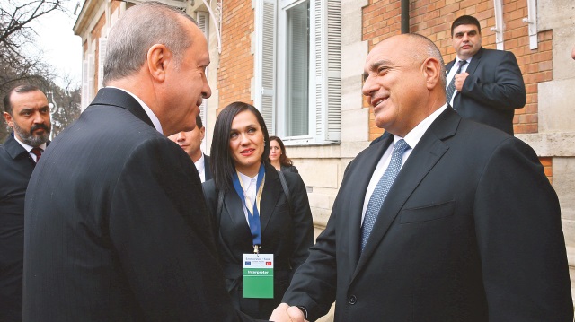 Cumhurbaşkanı Erdoğan, Türkiye- AB Zirvesi için gittiği Bulgaristan’ın Varna kentinde AB dönem başkanı ve Bulgaristan Başbakanı Boyko Borisov tarafından karşılandı