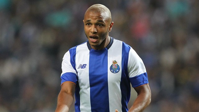 Bu sezon 41 defa giydiği Porto formasıyla 10 gol ve 10 asistlik performans sergiledi.