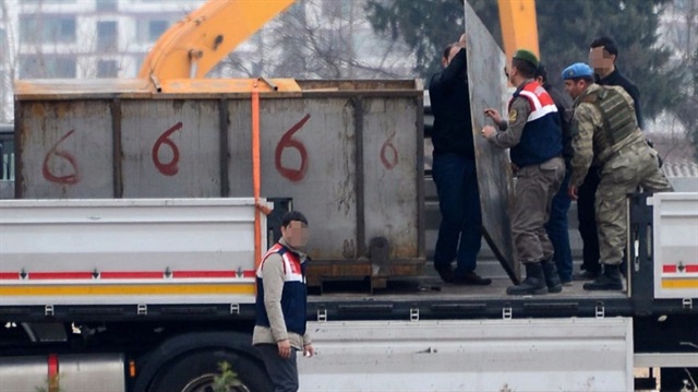 MİT'e ait TIR'lar, Adana gişelerinde FETÖ mensuplarınca durdurulmuştu.