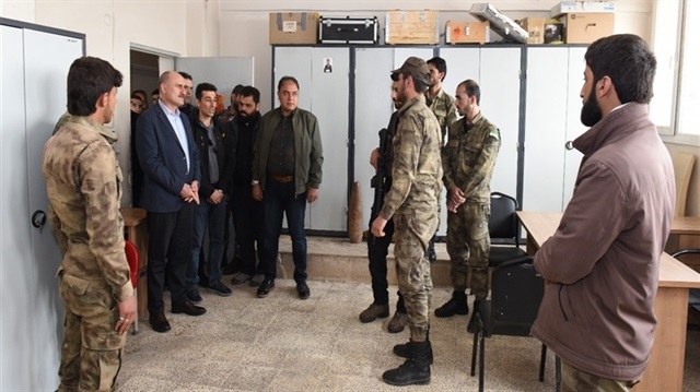Kilis Valisi Dr. Mehmet Tekinarslan ile Polis Akademisi Başkanı Prof. Dr. Yılmaz Çolak, Suriye Görev Gücü'nde yer alan polislere ziyarette bulundu.