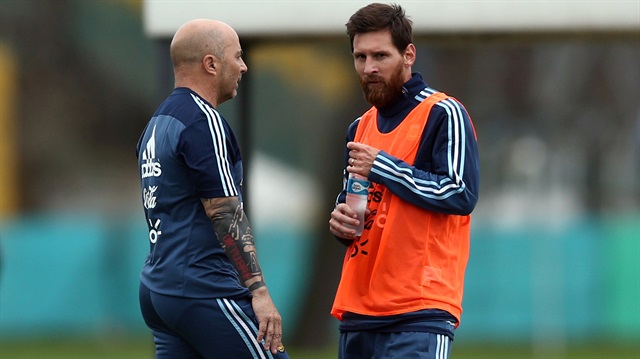Arjantin Milli Takımı Teknik Direktörü Jorge Sampaoli'nin Lionel Messi ile arasında sorun olduğu iddiaları önceki günlerde gündeme gelmişti.