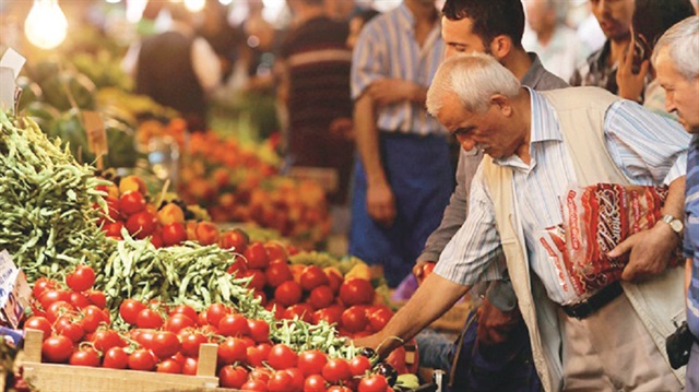 Türkiye, yaş sebze meyvede fiyat dengesini bir türlü sağlayamıyor.