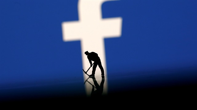 Cambridge Analytica skandalının ortaya çıkmasıyla Facebook'un hisse senetleri büyük değer kaybı yaşamıştı. 