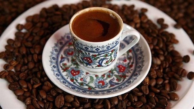 Fazla tüketildiğinde zararlı olan kahve tüketimini günde 3 bardakla sınırlandırın.