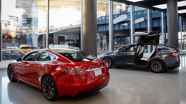 Tesla daha önce de farklı nedenlerle 140 binin üzerinde aracını geri çağırdığını duyurmuştu.