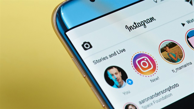 Snapchat ve Instagram ırkçı GIF'ler nedeniyle Giphy entegrasyonunu durdurmuştu.