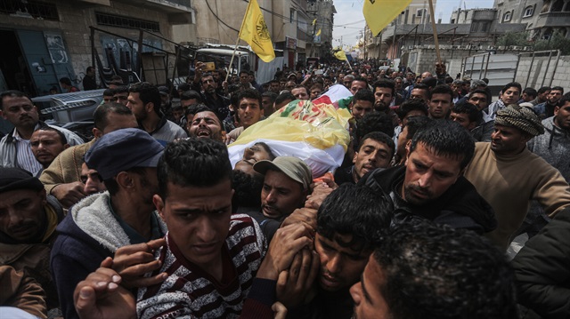 Gazze şehidini yüzlerce kişi uğurladı