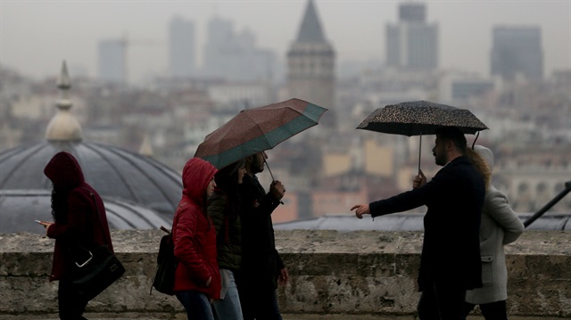 İstanbul'da yarın öğle saatlerinden itibaren yağış bekleniyor.