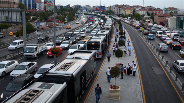 Metrobüs arızasının ardından seferlerde aksama yaşandı