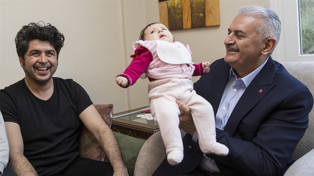 Başbakan Binali Yıldırım, İzmir'in Tire ilçesinde kendisini davet eden Ok ve Kaya ailelerini ziyaret etti.