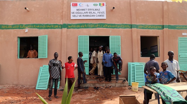 Cansuyu Derneği, Mali'de okul ve cami açtı