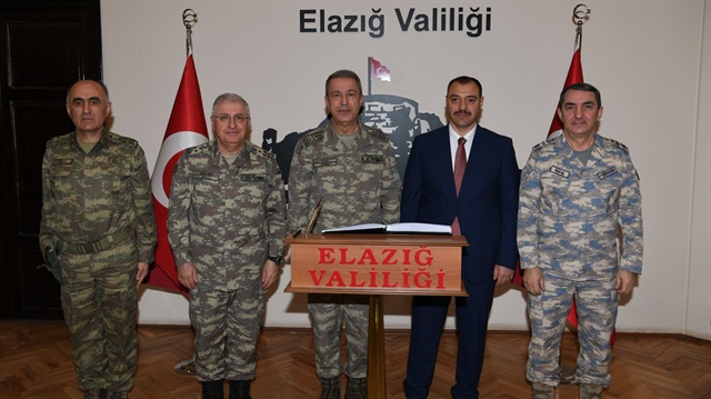 Genelkurmay Başkanı Akar ve bazı kuvvet komutanları Elazığ Valisi'ni makamında ziyaret etti.