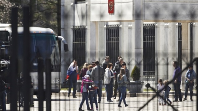 Londra'daki Rus büyükelçiliği, aramanın uluslararası hukuka aykırı olduğunu ileri sürdü.
