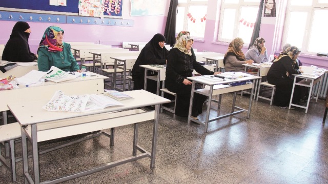 Elazığ’daki okuma yazma kurslarına katılan 6 bin 312 kadının çoğu 60 yaş ve üstünde.
