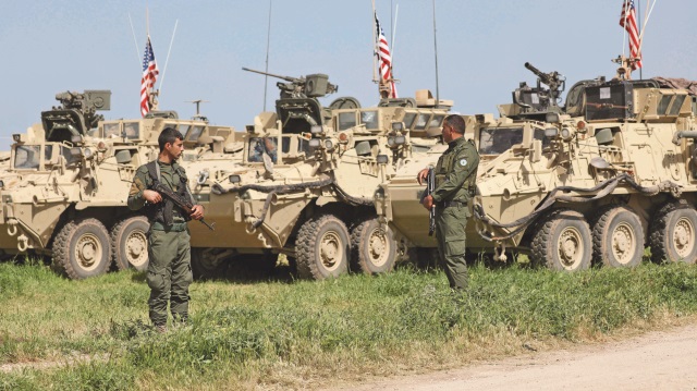 Pentagon, Trump’ın çekilme sözüne rağmen Münbiç’e 300 asker daha yolladı.