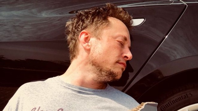 Elon Musk'tan 1 nisan şakası: Tesla iflas etti!