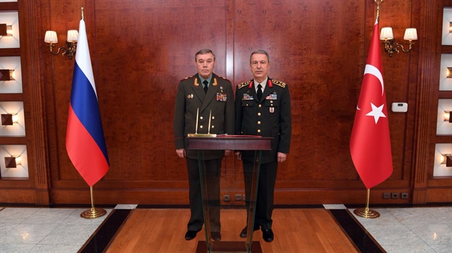 Chief of General Staff Gen. Hulusi Akar (R) and Russian Chief of General Staff Gen. Valery Gerasimo (L).
