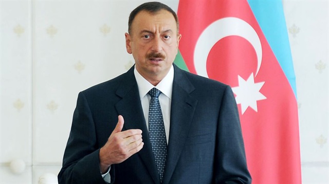 Cumhurbaşkanlığı seçimlerine hazırlanan Azerbaycan'da İlham Aliyev, anket sonuçlarına göre ciddi bir farklı önde görünüyor.